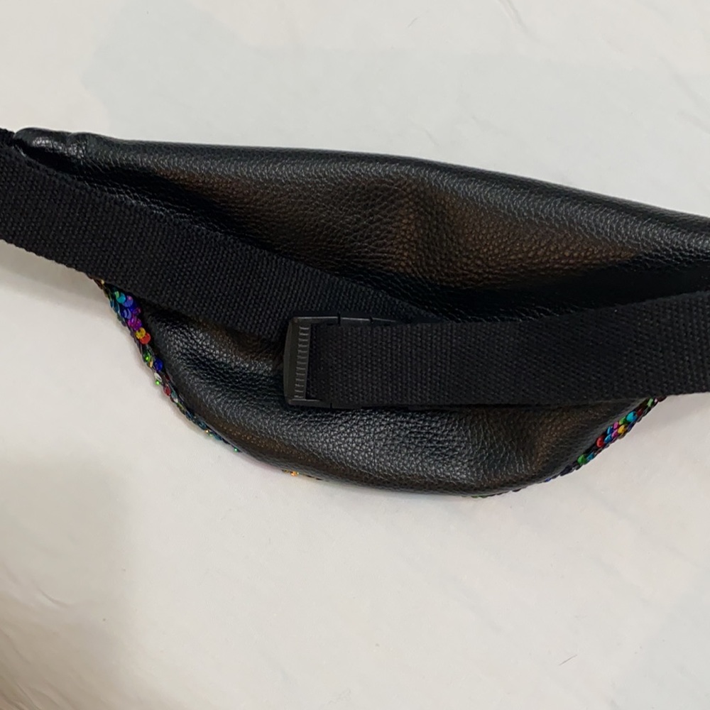 Sequined waist pouch - Picture 5 of 5